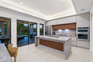 Private kitchen - Miami Ultra Villa w Pool by Glam Homes (North Miami Beach)