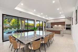 Comfort Villa | Dining room