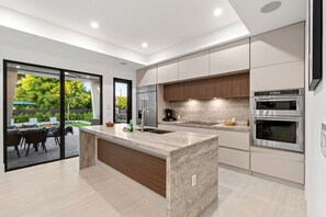 Private kitchen - Miami Ultra Villa w Pool by Glam Homes (North Miami Beach)