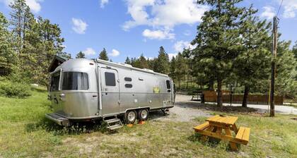 Fully-Equipped Airstream Rental for Glamping in Chelan, Washington