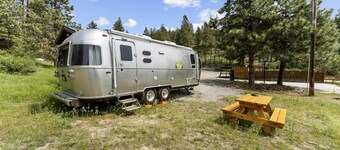 Fully-Equipped Airstream Rental for Glamping in Chelan, Washington