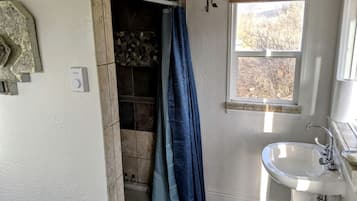 Hårføner og toalettpapir