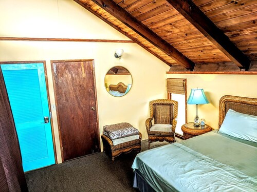Ocean View King Rental near Akaka Falls, Hawaii