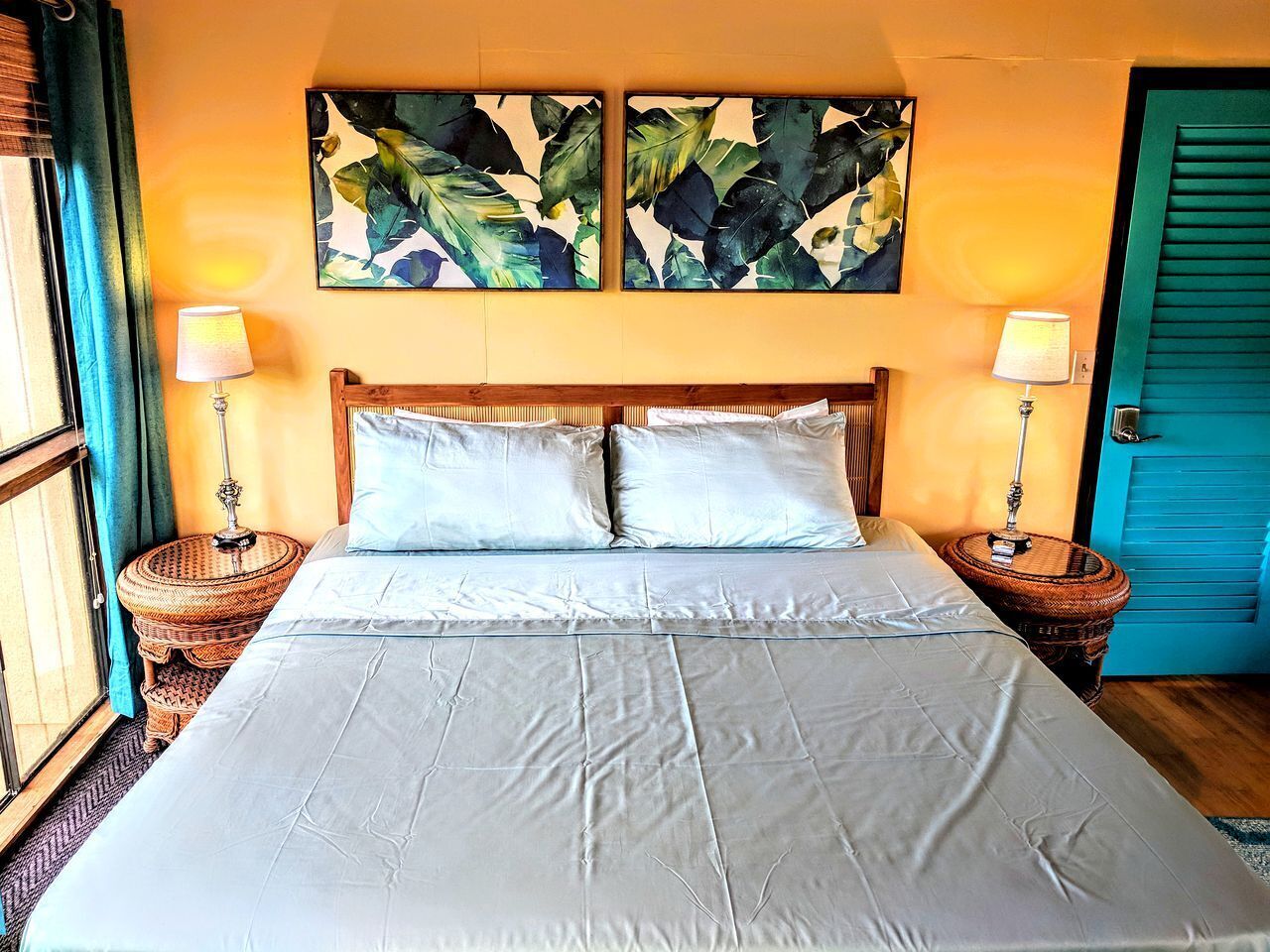 1 bedroom, desk, WiFi, bed sheets