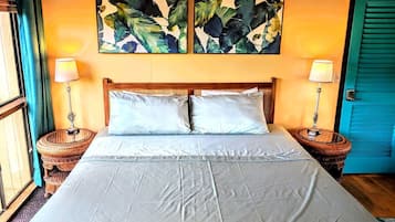 1 bedroom, desk, WiFi, bed sheets