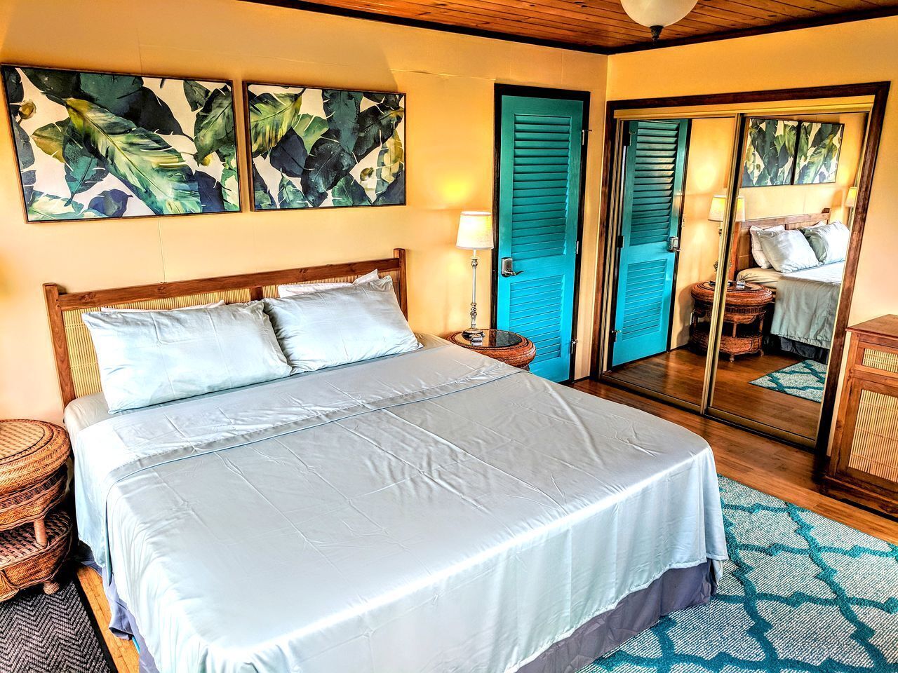 1 bedroom, desk, WiFi, bed sheets