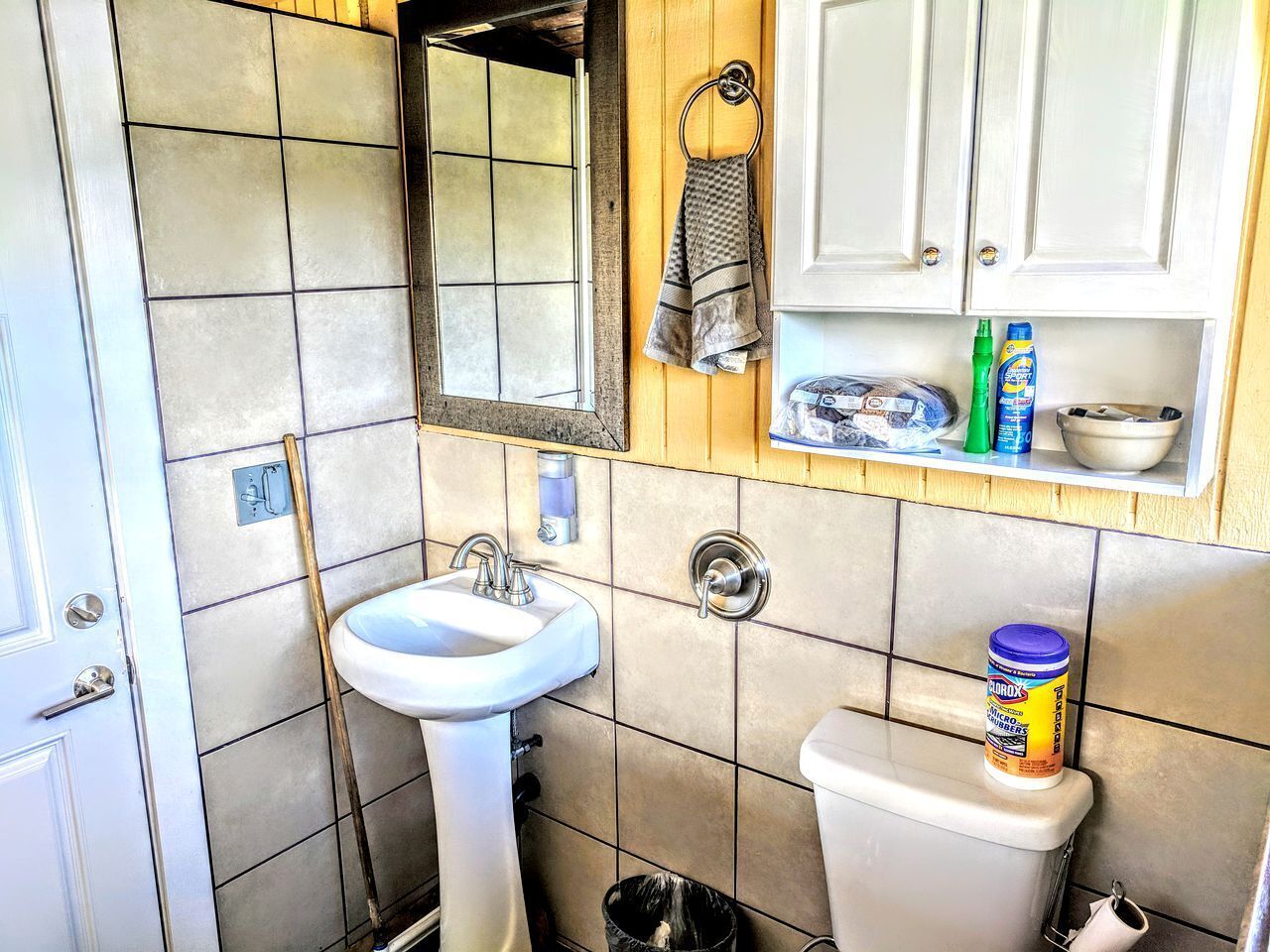 Towels, soap, shampoo, toilet paper