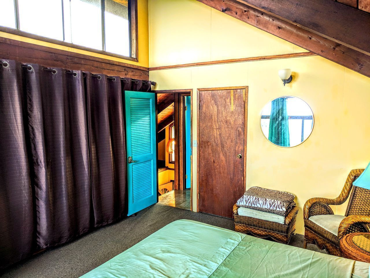 1 bedroom, desk, WiFi, bed sheets