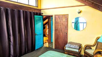 1 bedroom, desk, WiFi, bed sheets