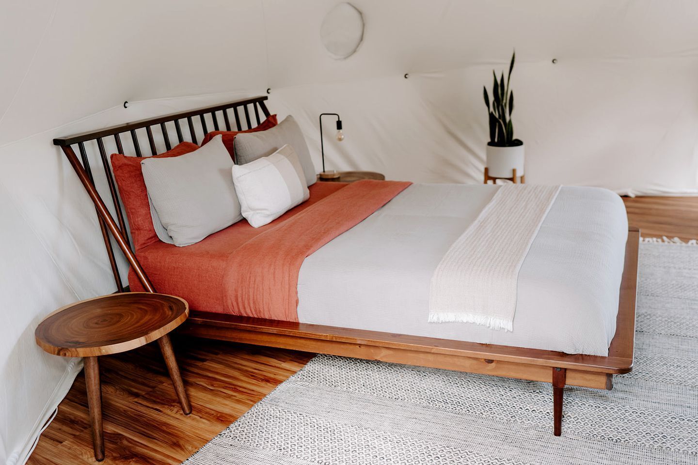 1 bedroom, bed sheets, wheelchair access