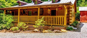 Cozy Creekside Cabin Rental near Cherokee, North Carolina