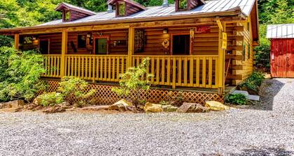 Cozy Creekside Cabin Rental near Cherokee, North Carolina