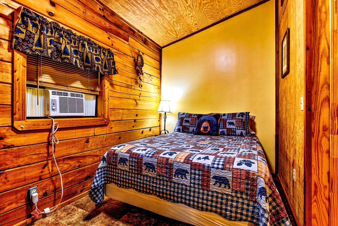 1 bedroom, desk, bed sheets