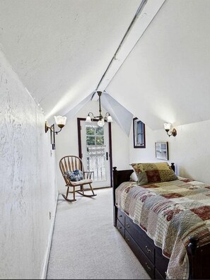 Room - Upscale Farmhouse Cabin Encircled by Redwoods, Northern California (Orick)