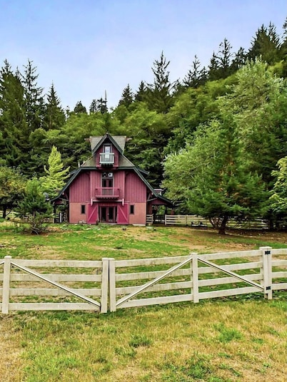 Upscale Farmhouse Cabin Encircled by Redwoods, Northern California