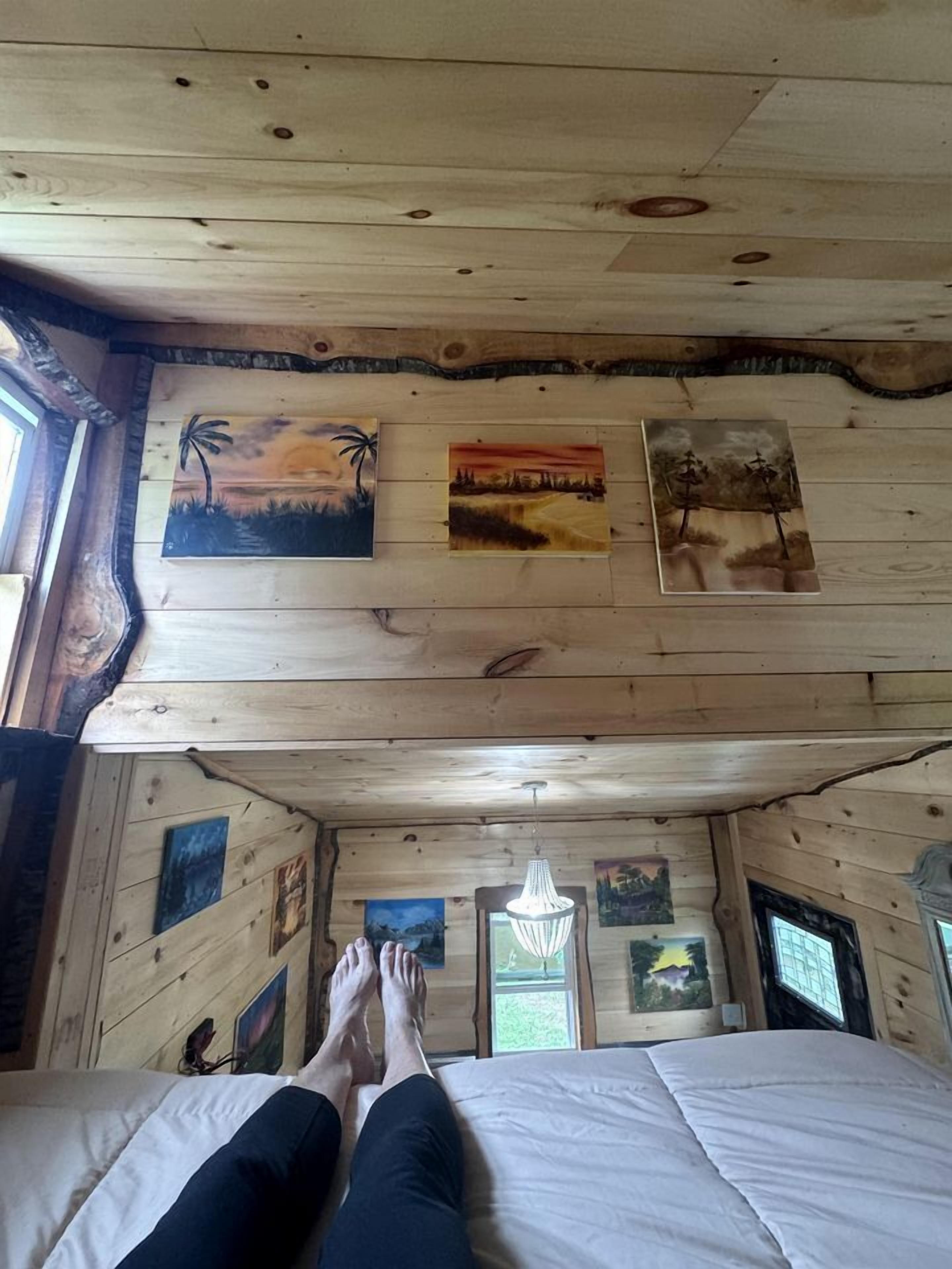 1 bedroom, bed sheets
