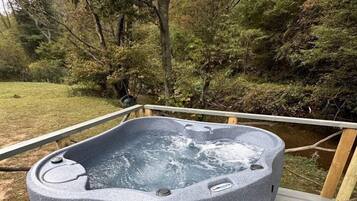 Bain à remous extérieur