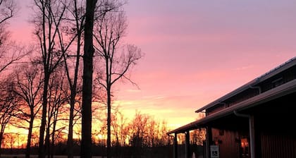 Pet-Friendly Log Cabin with an Outdoor Pool near Crofton, Kentucky