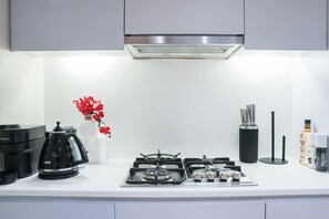 Dining tables - Harbour-side Living in Sydney CBD (Sydney)