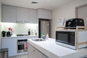 Dining tables - Harbour-side Living in Sydney CBD (Sydney)