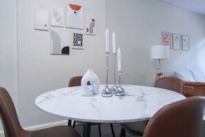 Dining - Harbour-side Living in Sydney CBD (Sydney)