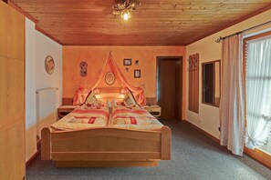 Room - Vrbo Property (Krün)