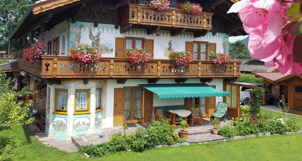 Unclassified image, 1 of 11, button - Vrbo Property (Krün)