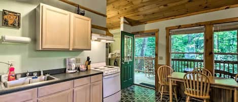 Coffee/tea maker, fridge, microwave, oven