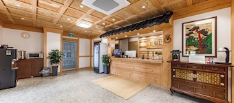 Yuseong Manwol Hotel (Hanok)