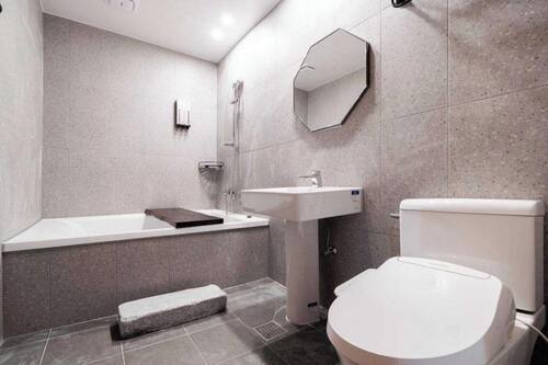 Semi-Special Room(Sauna) | Bathroom | Hair dryer, bidet, towels, shampoo