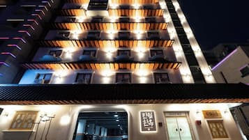 ุงูู
ูุดุฃุฉ ู
ู ุงูุฎุงุฑุฌ