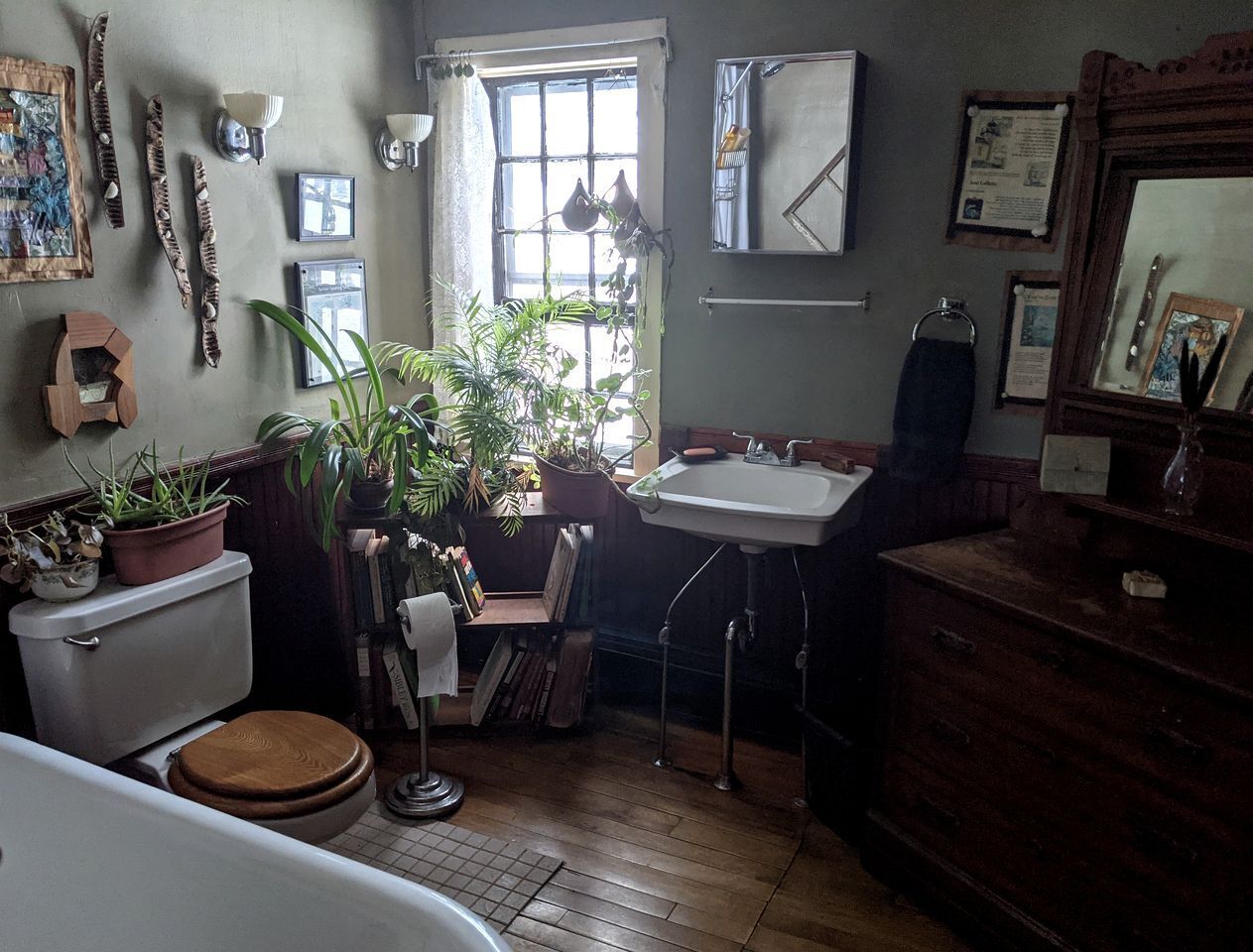 Jetted tub, hair dryer, towels, soap