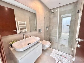 Bathroom - Villa contemporaine S3 piscine & lumière La Marsa (Sidi Daoud)