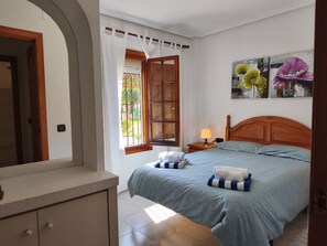 2 bedrooms, iron/ironing board, Internet, bed sheets - Ground Floor in Playa Flamenca with Pool (Alicante)
