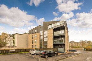 Exterior - Designer Urban Apartment with City Terrace (Edinburgh)