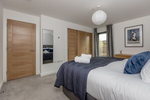 Room - Designer Urban Apartment with City Terrace (Edinburgh)