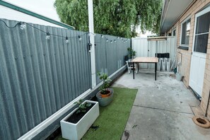 Unclassified image, 5 of 14, button - 2 bedroom styled apartment with courtyard + playground access.10min to CBD (Melrose Park)