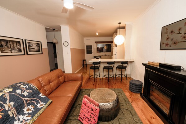 Unclassified image, 1 of 14, button - 2 bedroom styled apartment with courtyard + playground access.10min to CBD (Melrose Park)