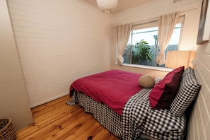 Unclassified image, 4 of 14, button - 2 bedroom styled apartment with courtyard + playground access.10min to CBD (Melrose Park)