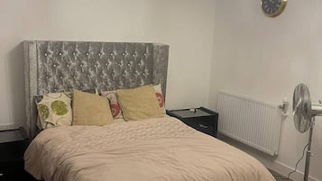 1 bedroom, iron/ironing board, Internet, bed sheets