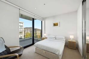 2 bedrooms, desk, iron/ironing board, WiFi