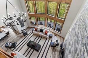 Smart TV, fireplace, table football - Hot Tub + Home Theater + Game Room + Expansive Deck | Priddy Secluded (Sevierville)