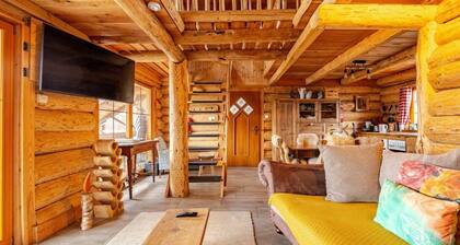 Cabin 'Naturstammhaus Almhütte' with Mountain View, Private Terrace and Wi-Fi