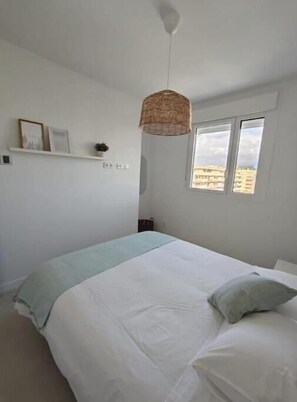1 habitación, tabla de planchar con plancha, internet y ropa de cama 