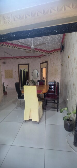 Dining - Luxurious 4-Bedroom Holiday House with Pool Access in Diani Beach (Diani Beach)