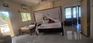 Room - Luxurious 4-Bedroom Holiday House with Pool Access in Diani Beach (Diani Beach)