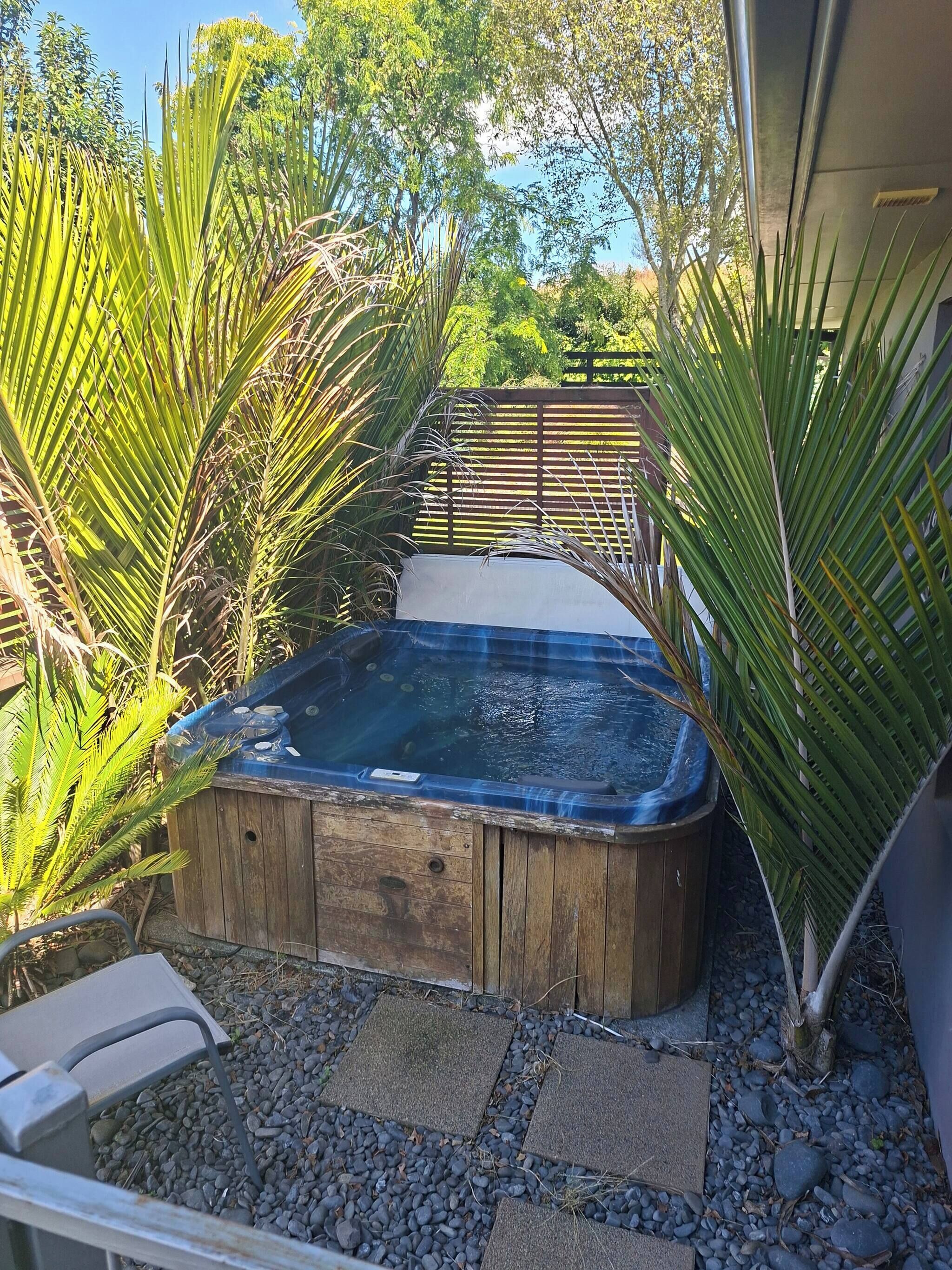 Outdoor spa tub