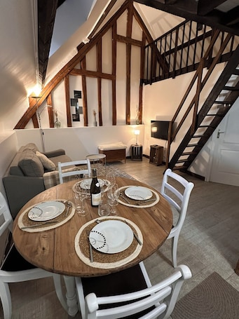 Dining. 4-person apartment near Château de Maintenon - Ideal for weddings & cosy getaways