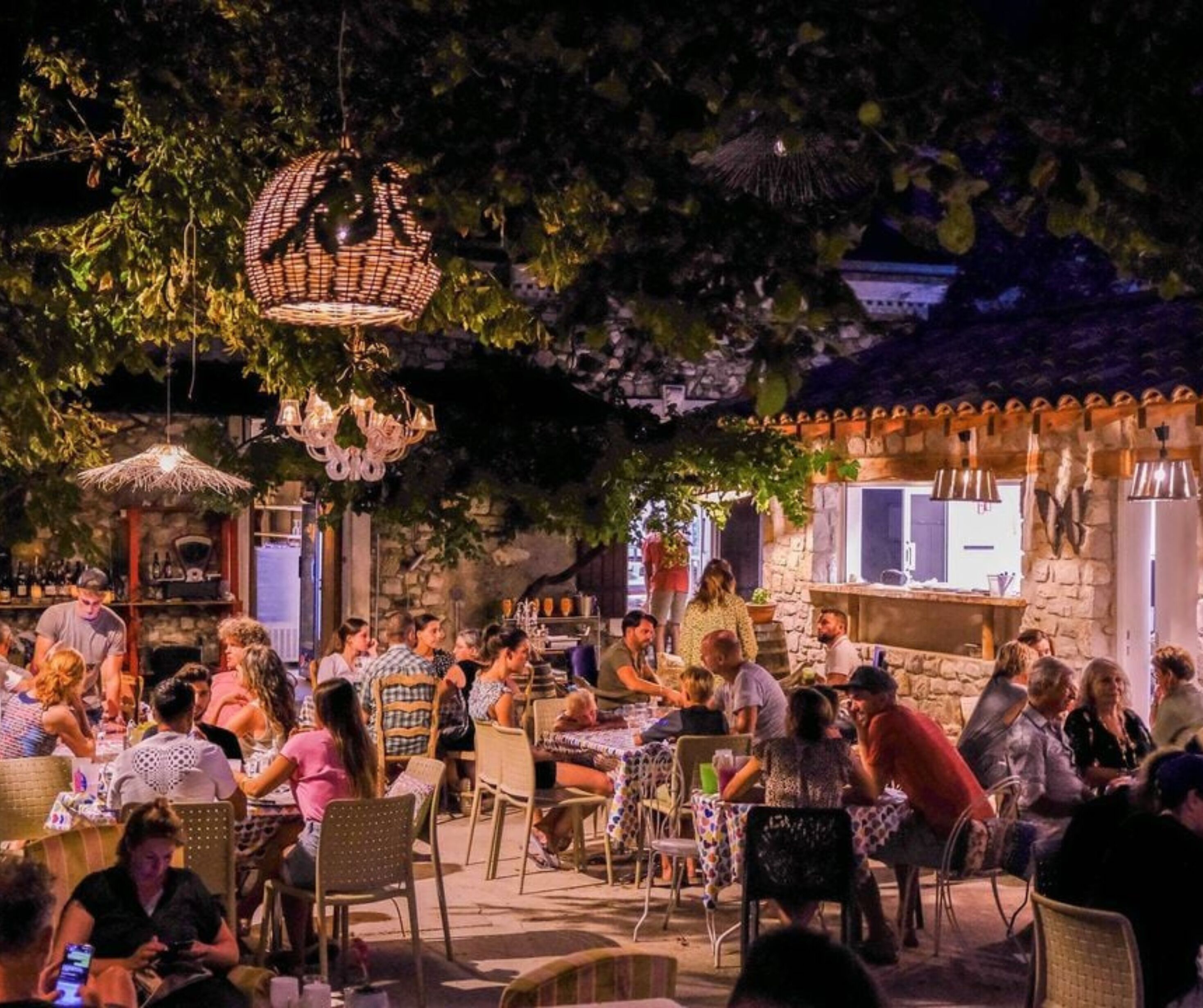 Khu ẩm thực ngoài trời