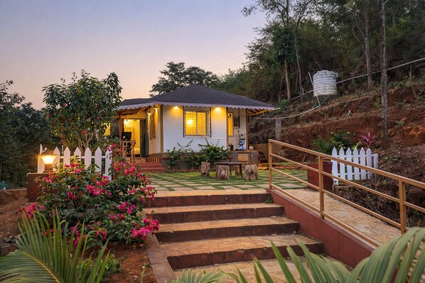 Unclassified image, 1 of 14, button - Vayati Villa (Pasure)